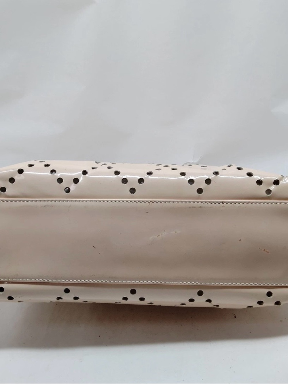 Authentic CHANEL Cream Perforated Leather Tote with Chain-Strap Handles - Picture 4 of 7